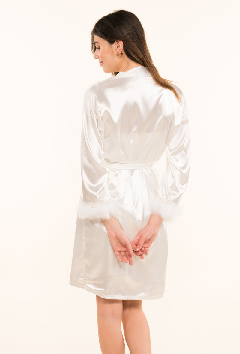 Peignoir en satin blanc à plumes