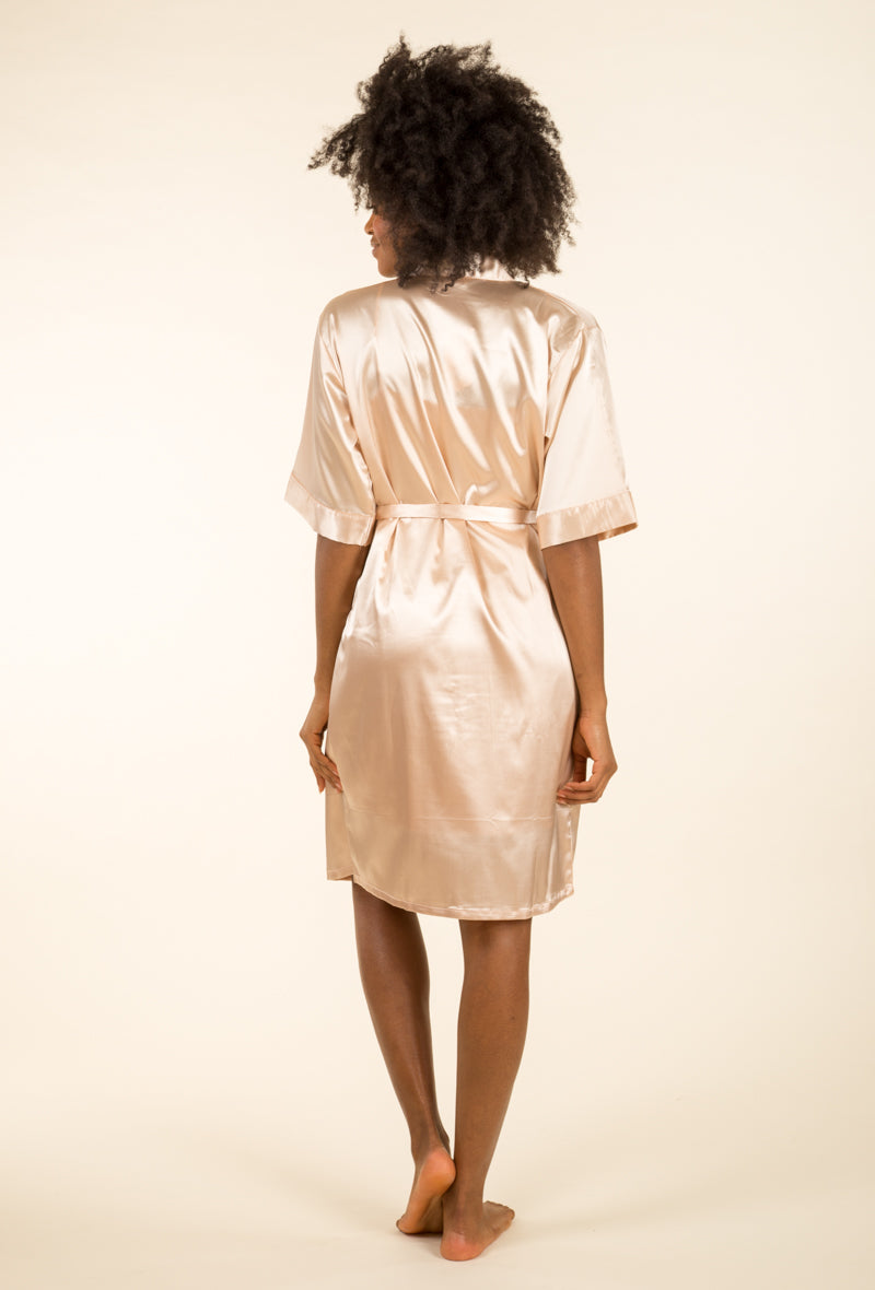 Peignoir en satin nude