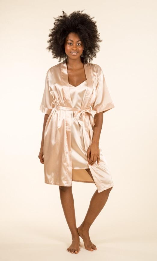 Peignoir en satin nude